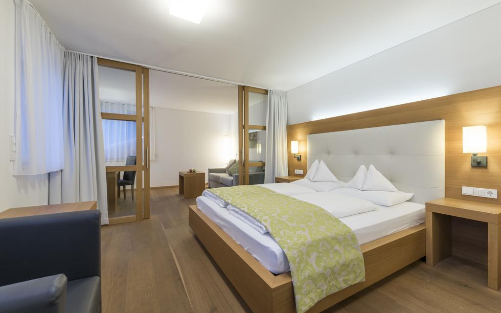 Vinschgerhof Hotel Silandro Exterior photo